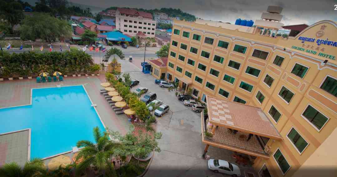 Golden Sand Hotel có hồ bơi cực thích cho du khách tung tăng