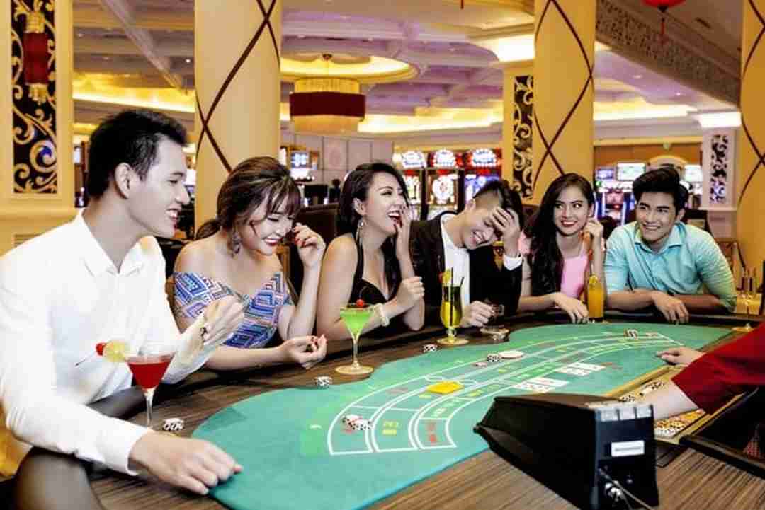 Số lượng du khách đến tham gia tại Lucky Diamond Casino cực đông