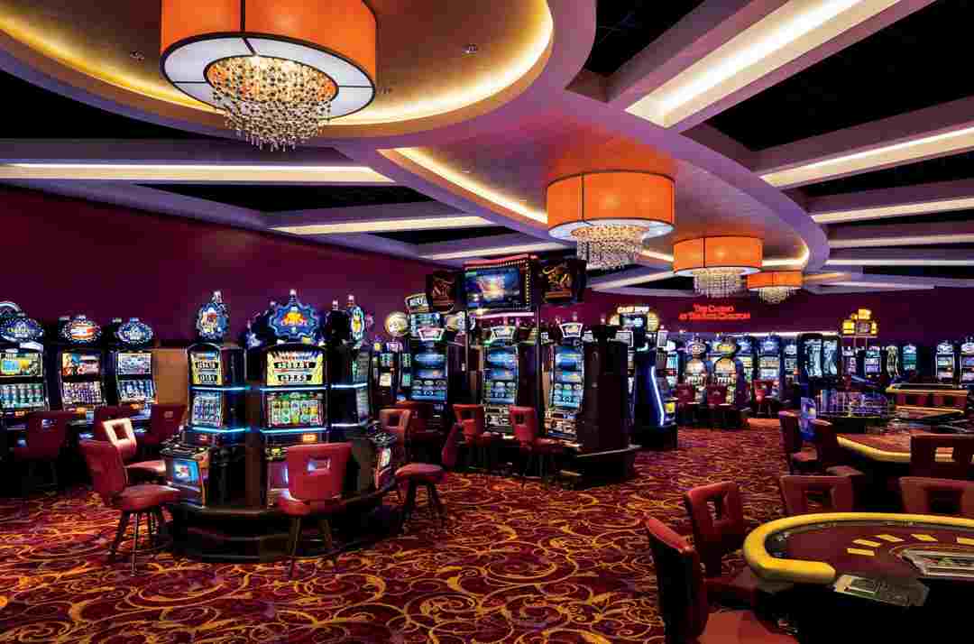Queenco Casino có 1000 máy đánh bạc cho bạn thỏa sức bung lụa 