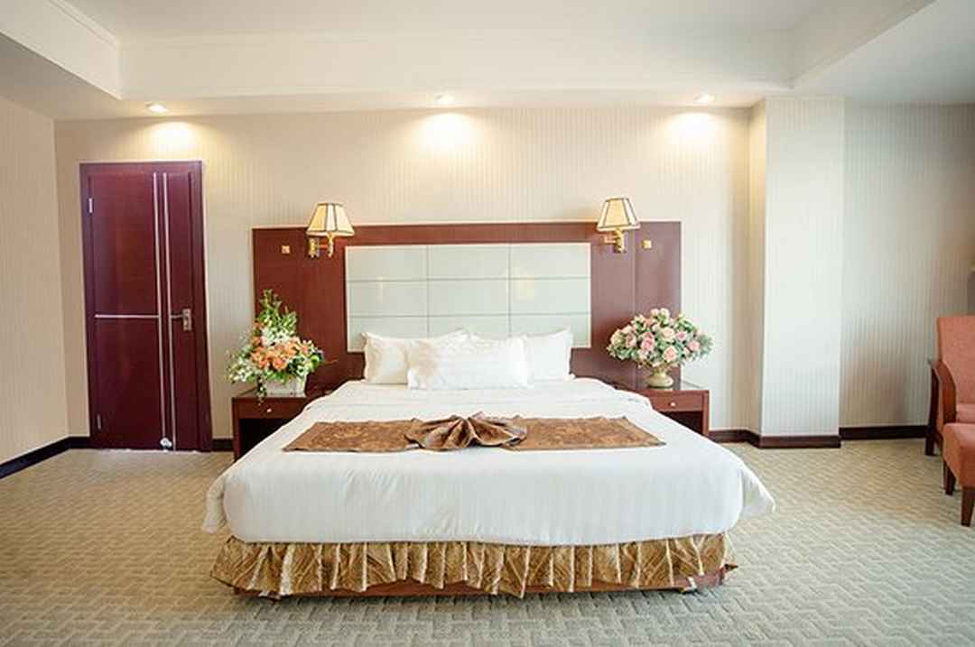 Phòng khách sạn cực sang trọng và sạch sẽ tại Titan King Resort 